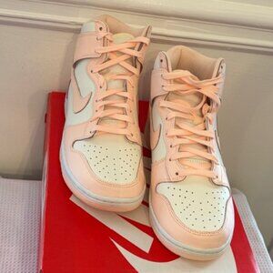 Women's Nike Dunk High Size 9
